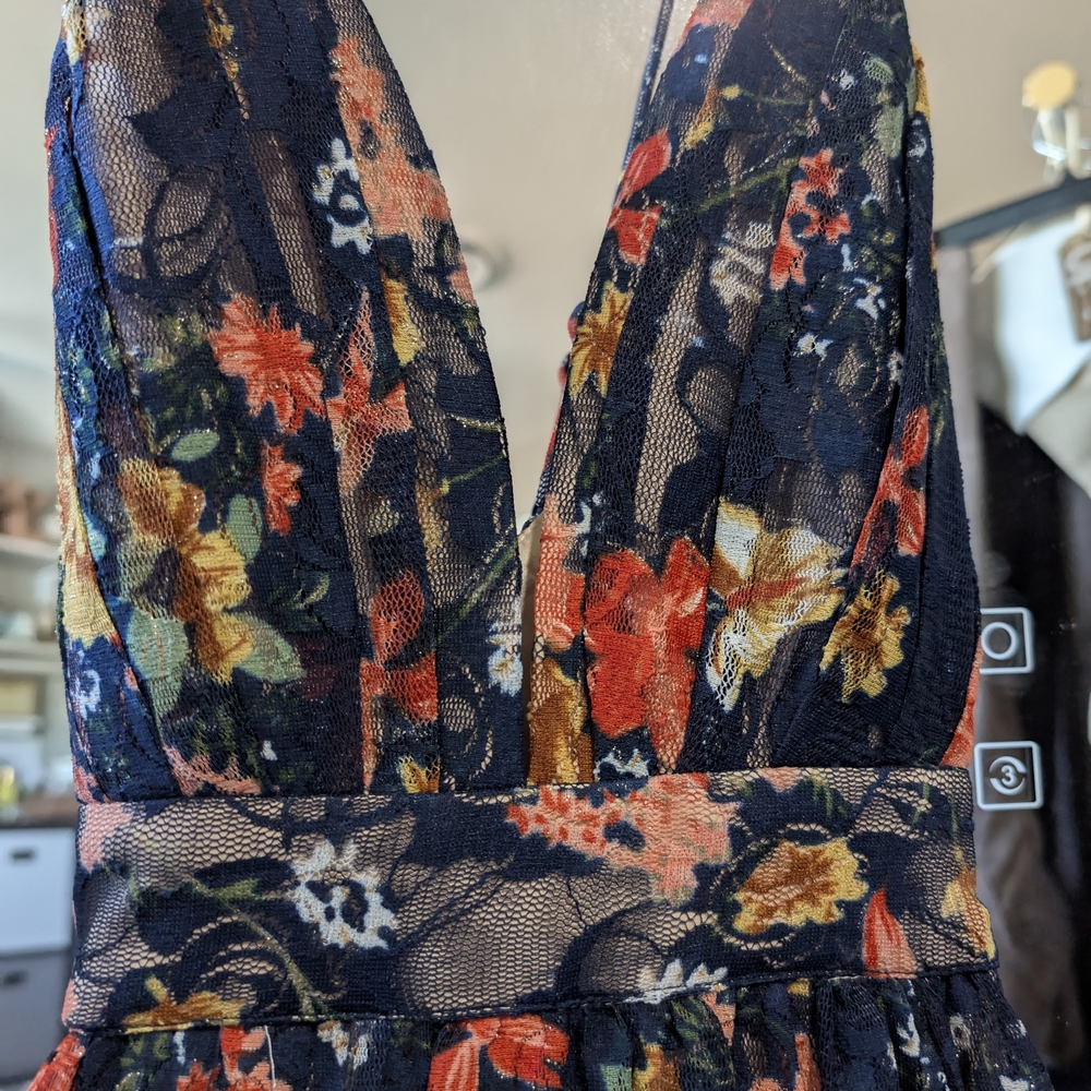 Elegant Floral Deep V-Neck Maxi Dress - Picture 2 of 5